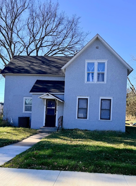 607 4th St NE, Little Falls, MN 56345