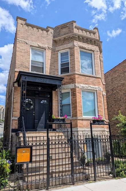 2230 W Augusta Blvd Unit 1, Chicago, IL 60622