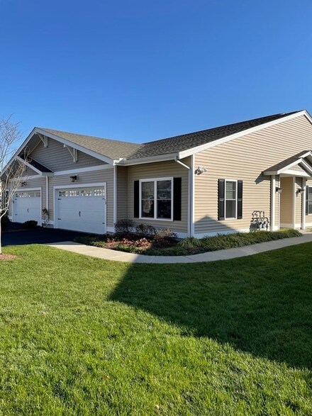 72 Rogerson Crossing Unit 72, Uxbridge, MA 01569