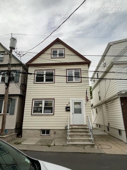 16 Obrien Ct, Bayonne, NJ 07002