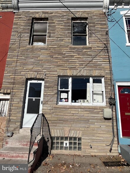 785 Chestnut St, Camden, NJ 08103