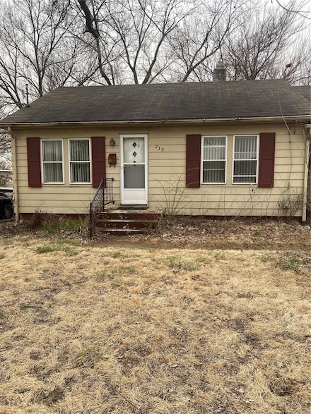 215 S Maple Ave, Roxana, IL 62084