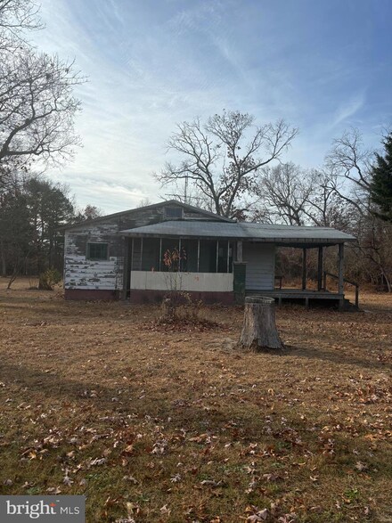 675 Canhouse Rd, Elmer, NJ 08318