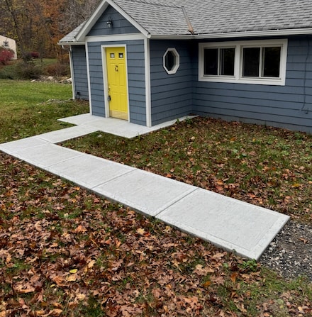 201 Middle River Rd, Danbury, CT 06811