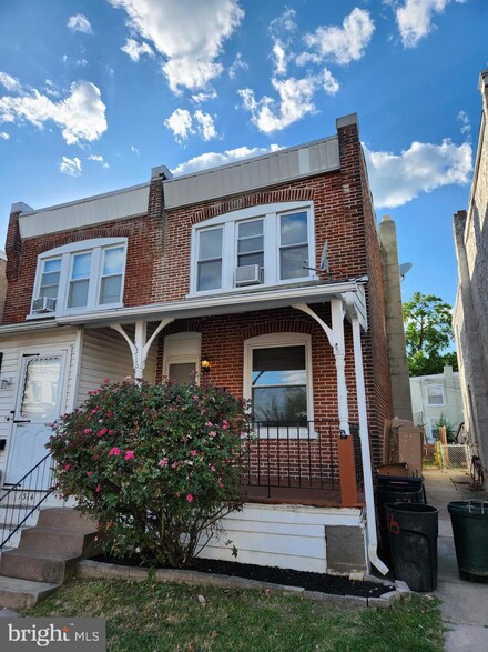 1316 E 12th St, Crum Lynne, PA 19022