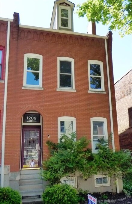 1209 Mackay Place, Saint Louis, MO 63104