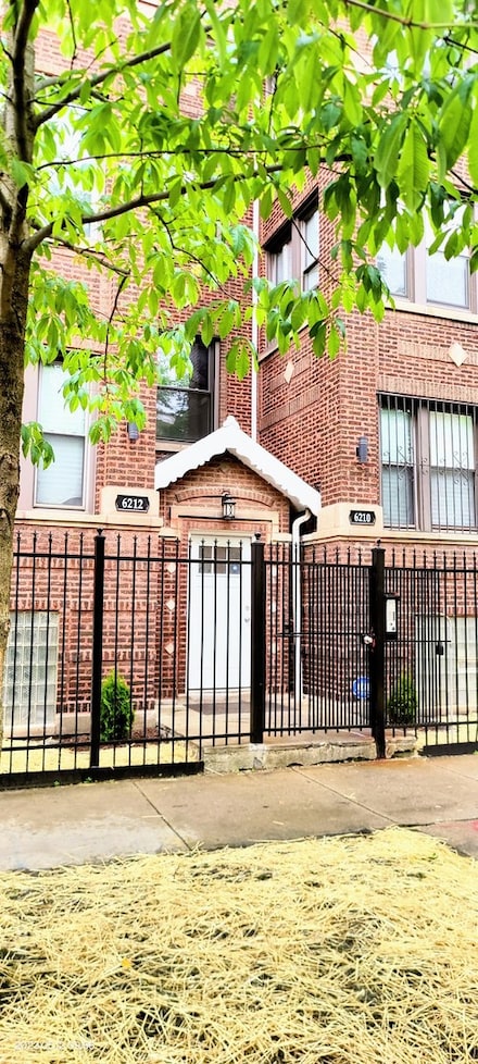 6212 S Eberhart Ave Unit 1S, Chicago, IL 60637