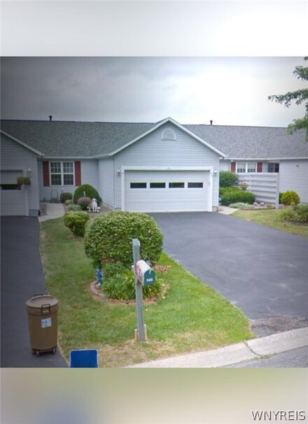403 Clouds View Cir, Camillus, NY 13031