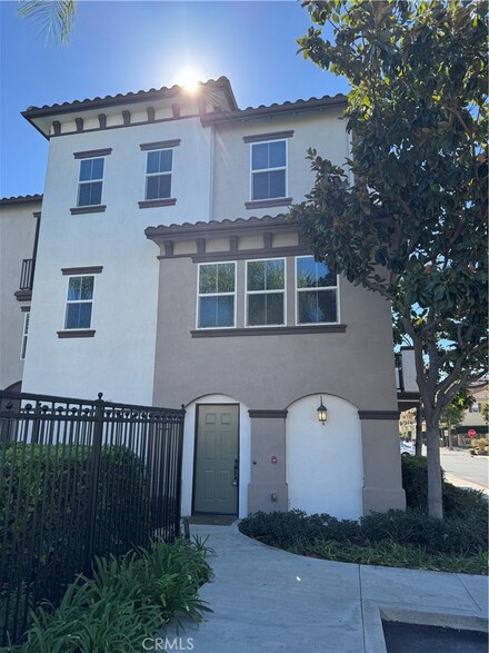 8045 Torino, Stanton, CA 90680