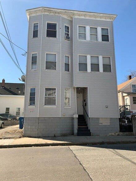 40 Bennington St, Lawrence, MA 01841