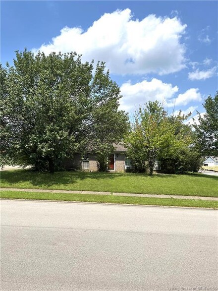4216 Glenbrook E, New Albany, IN 47150