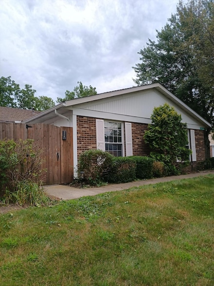 450 Williamsburg Ln NW Unit A, Lancaster, OH 43130