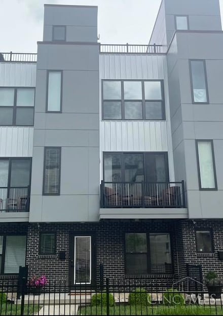 3117 Madison Rd, Cincinnati, OH 45209
