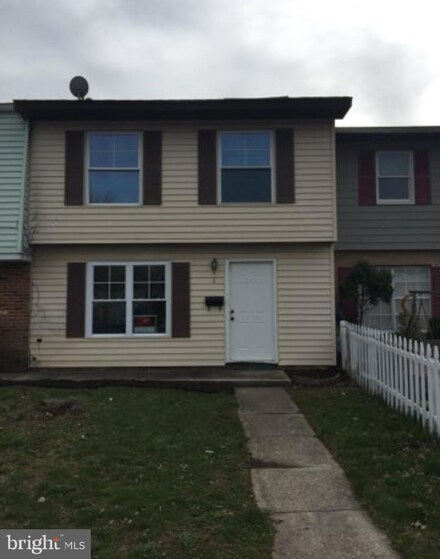 8 Milstone Ct, Sicklerville, NJ 08081