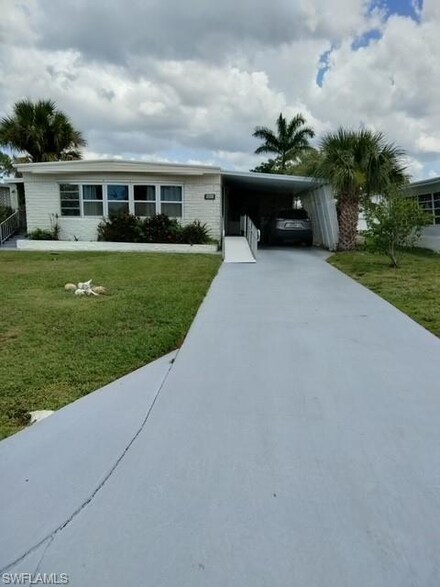 519 Riviera Blvd E, Naples, FL 34112