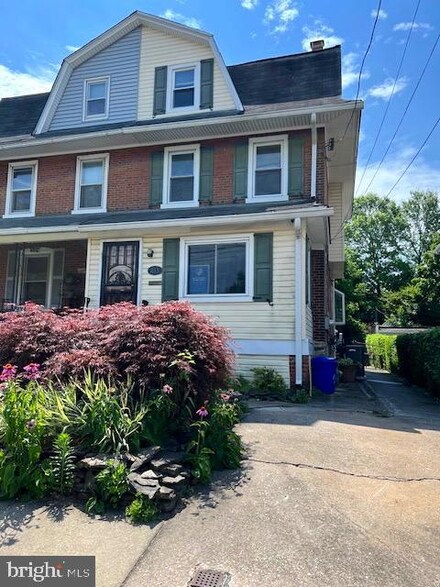 813 Ardmore Ave, Ardmore, PA 19003