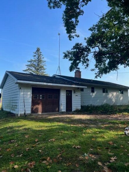 6162 Fuller Rd, Greenville, MI 48838