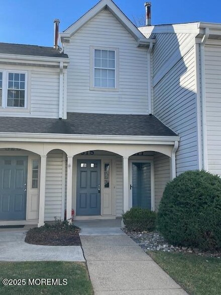 318 Tulip Ln, Freehold, NJ 07728