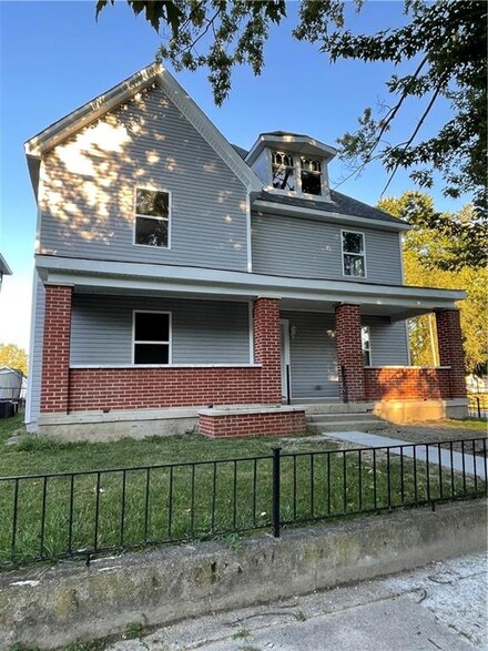 637 N Jackson St, Rushville, IN 46173