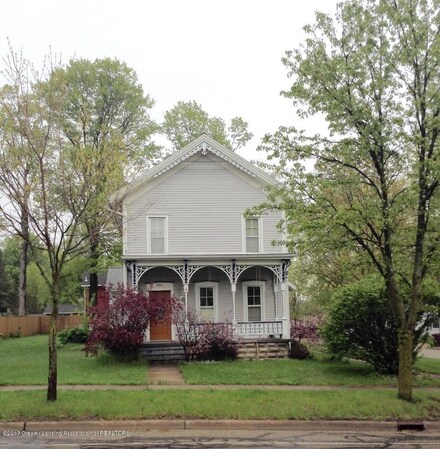 402 W Bellevue St, Leslie, MI 49251