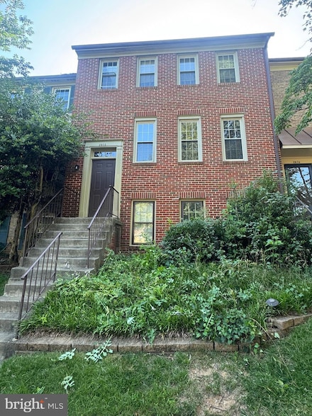 2872 Sutton Oaks Ln, Vienna, VA 22181