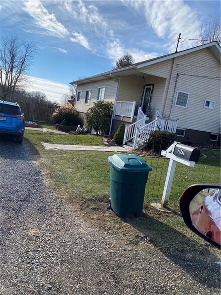 271 Furda Ln, Wintersville, OH 43953