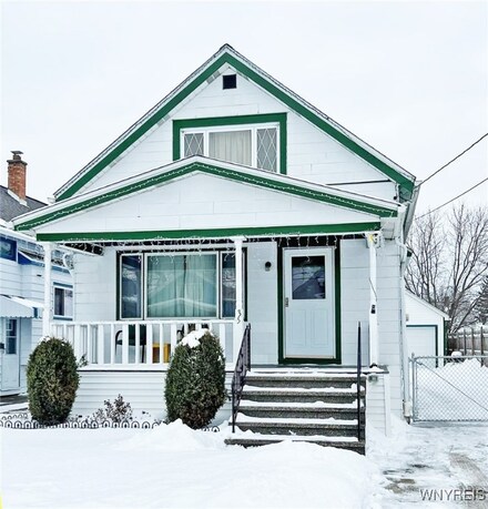 35 Belmont St, Buffalo, NY 14207