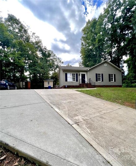 361 Woodlawn Ave, Mount Holly, NC 28120