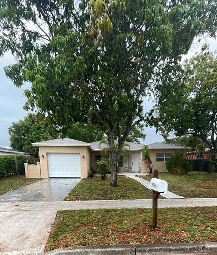 4986 SW 7th St, Margate, FL 33068