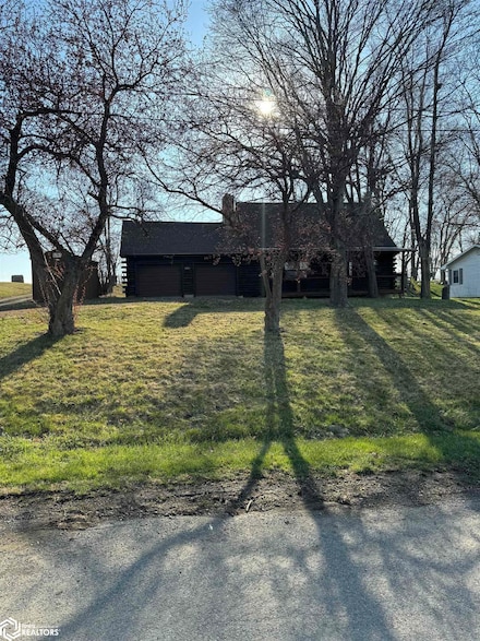 211 S 10th St, Hopkins, MO 64461