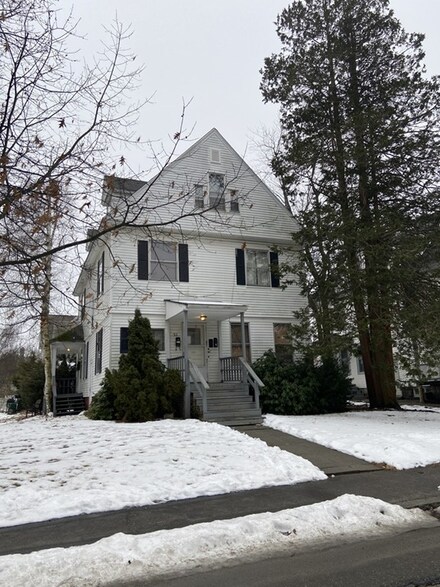 32 Shaffner St, Worcester, MA 01605