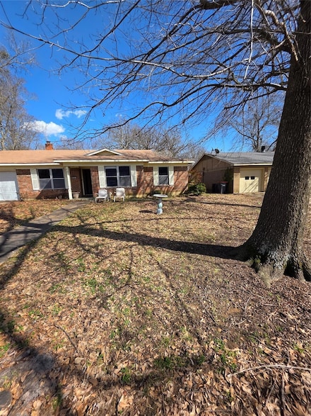985 34th St SE, Paris, TX 75460