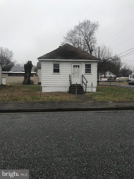 20 Plant St, Deepwater, NJ 08023