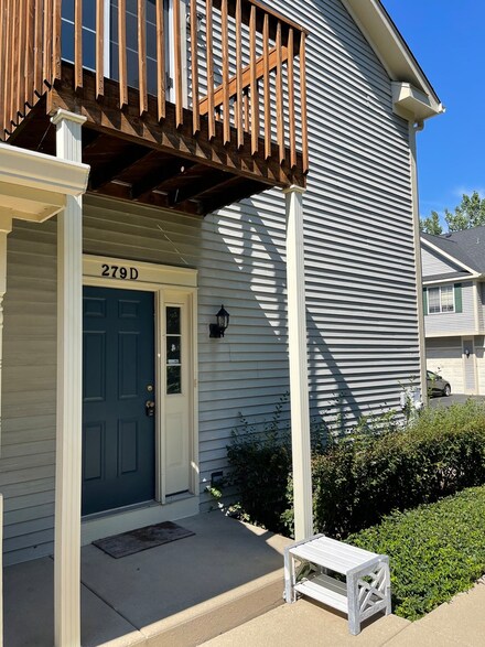 279 Windsor Ct Unit D, South Elgin, IL 60177
