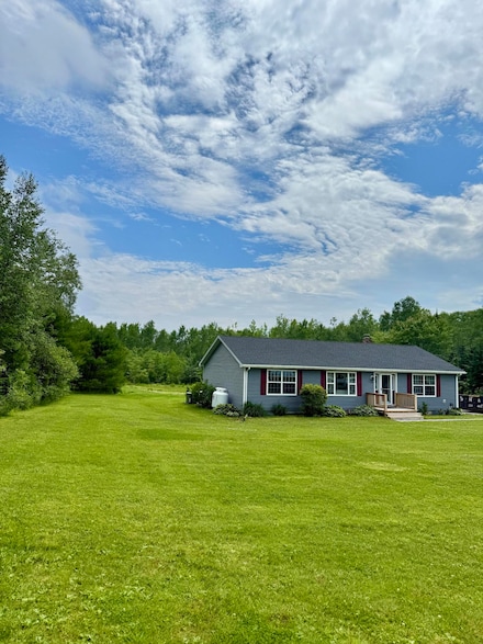 140 Baker Rd, Winterport, ME 04496