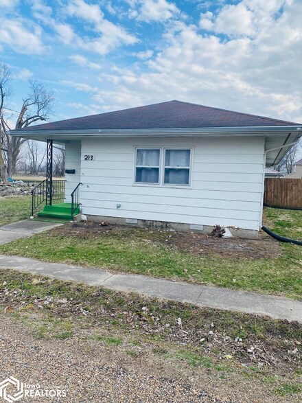 213 Honeymoon St, Stockport, IA 52651