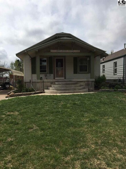 1017 W 3rd St, Pratt, KS 67124