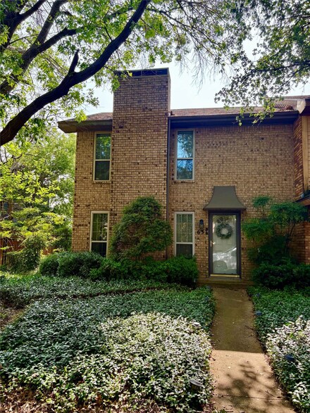 637 St Charles Ct, Arlington, TX 76013
