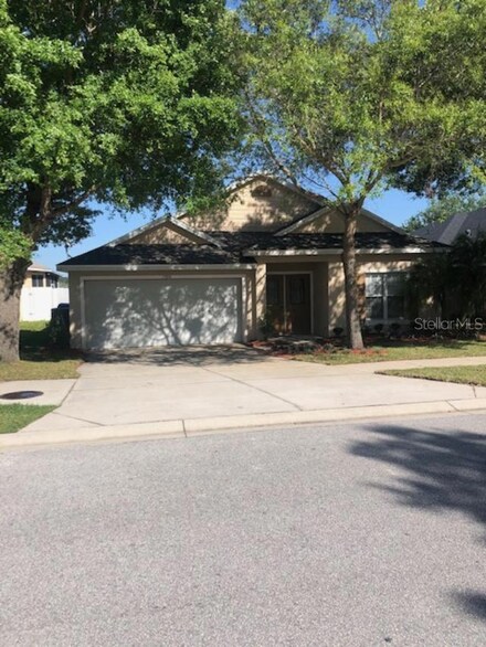 1304 Kellogg Dr, Tavares, FL 32778
