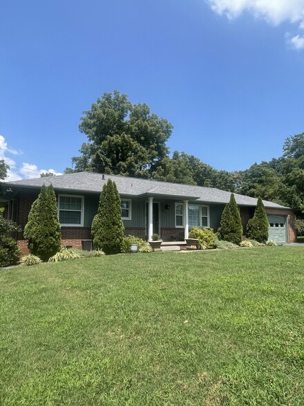 222 Admiral Cir, Lawrenceburg, TN 38464