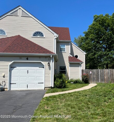 4 Cooper Ct, Freehold, NJ 07728