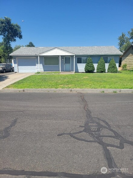 323 4th Ave SE, Ephrata, WA 98823