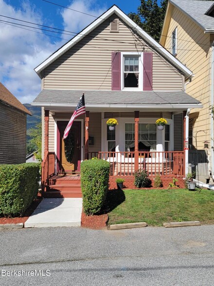 9 1st St, Adams, MA 01220