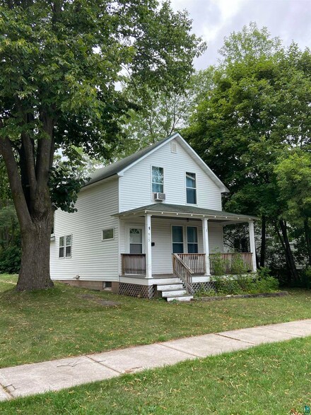 915 11th Ave W, Ashland, WI 54806