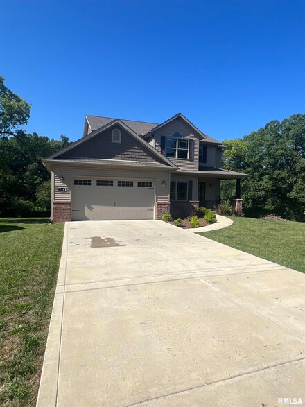 714 Woodland Knolls Rd, Germantown Hills, IL 61548