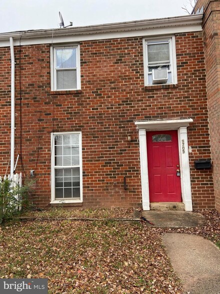 9705 Pickett Ln, Manassas, VA 20110