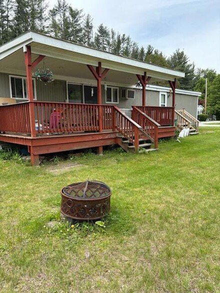 14 Pine Grove Dr, Poughquag, NY 12570