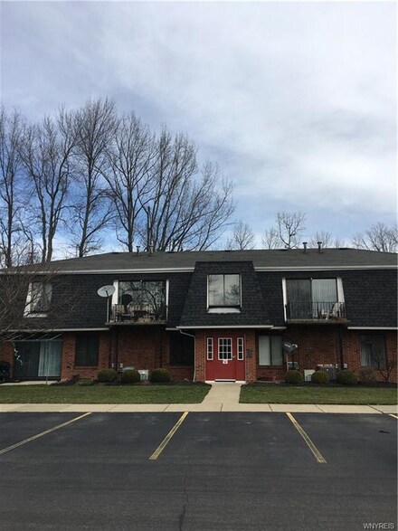 99 Foxberry Dr Unit B, Getzville, NY 14068