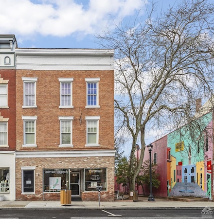 541 Warren St, Hudson, NY 12534