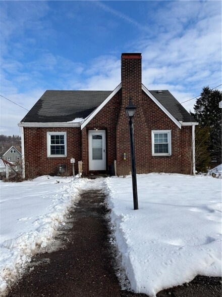 1611 Summit St, White Oak, PA 15131